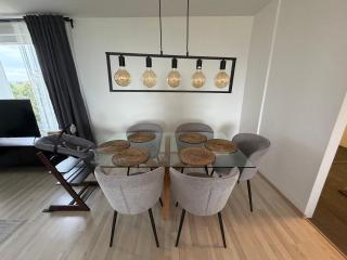2BR Modern Family Flat with Balcony and Free Parking - 4