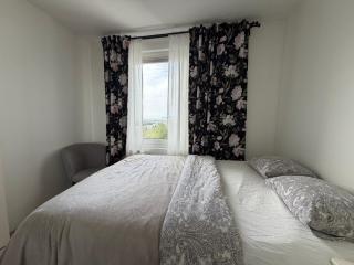 2BR Modern Family Flat with Balcony and Free Parking - 1