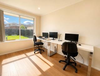 Convenient Melbourne Stay Near Airport - 5