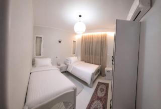 Jefaira Ras Al Hikma- 4 BR Senior Chalet with private garden, Sea view - 4