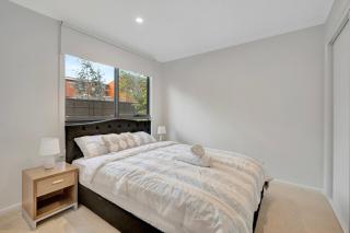 Stylish 3-Bedroom Townhouse Near Shops & Parks - 1