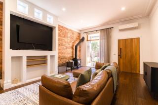 Elegant Seddon Stay Historic Charm & Modern Twist - 1