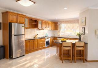Comfortable 4BR Home Perfect for Families - 8