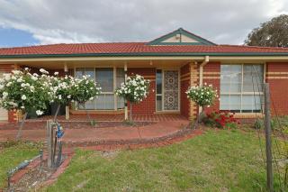 Relaxing Family Getaway 3BR House with Garden - 0