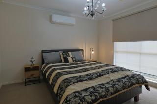 Relaxing Family Getaway 3BR House with Garden - 8