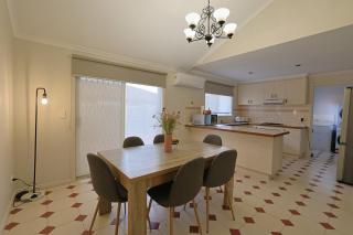 Relaxing Family Getaway 3BR House with Garden - 6