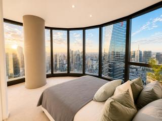 Panoramic Skyline Haven with Pool & Views - Melbourne - 3