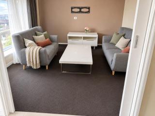 Relaxed Mount Gambier home with backyard - 7