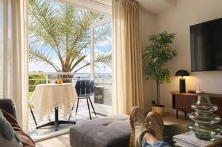 Elegant Waterfront Retreat Harbour & River Views - 2
