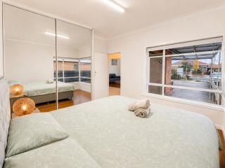 Relaxing Sunshine West Home with Parking - 3