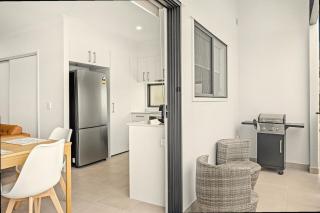 Contemporary Family Haven in Murrumba Downs - 7