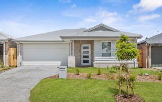 Fresh and Stylish 4BR Getaway Near Local Parklands - 0