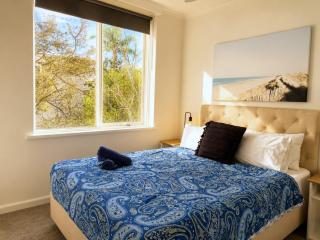 Spacious Retro Stay Steps from Chapel Street - 6