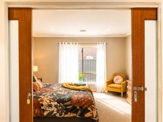Stylish 4BR Lyndhurst Home Shops & Golf Nearby - 6