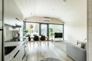 Stunning, modern mini-home 5 miles from the airport! - 7