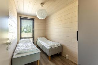 Stunning, modern mini-home 5 miles from the airport! - 2