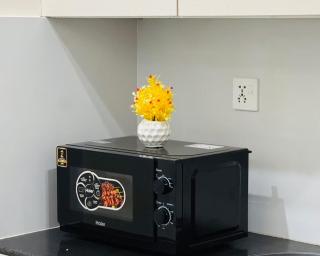 Second Home Faisalabad Luxury Apartment with Kitchen WiFi Parking & Self Check-in - 9