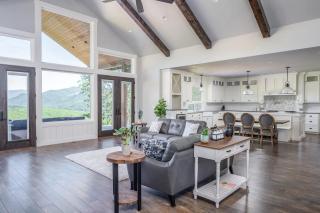 Hoodview House - Luxury Mt Hood Scenic Views - 1