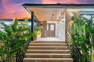 Luxe Miami Lakefront Mansion - 9BR w Pool & Garden - 6