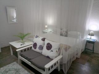The Courtyard Guesthouse - 2