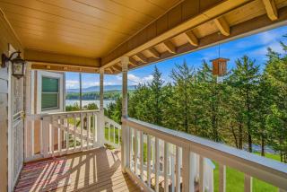 Scenic Lake View Cabin Retreat ADA compliant Views - 8