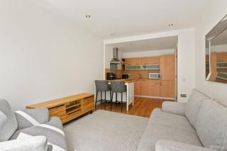 Modern City Centre Apt with Balcony in Dublin 1 - 2