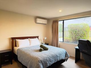 Affordable 4BR Home Near Airport Sleeps 8 - 4