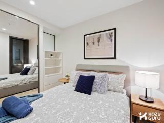 KozyGuru| Melbourne Cozy 1Bed Apt Pool Spa Near QV - 1