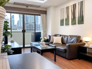 Vibrant Modern 57 SQM - Ultra Fast WiFi - BTS Thonglor - 2