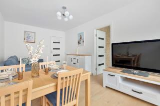 Cosy Apartment with a Balcony for 6 People in a Green Neighbourhood by Noclegi Renters - 5