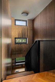 Red Brick Villa by the Forest - 8