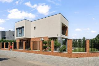 Red Brick Villa by the Forest - 1