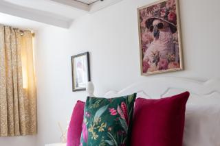 2-Bed Place with Large Courtyard in Stamford - 8