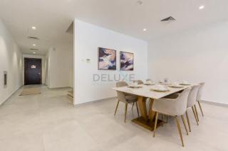 Pool and Sea Views 4BR with Assistant's Room Villa, Own Pool and BBQ Facility, Sharm - Al Dana Villa, Al Dana Island by Deluxe Holiday Homes - 1
