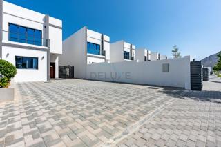 Pool and Sea Views 4BR with Assistant's Room Villa, Own Pool and BBQ Facility, Sharm - Al Dana Villa, Al Dana Island by Deluxe Holiday Homes - 9