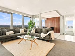Luxury Living Above the Gold Coast Tallest Tower - 9