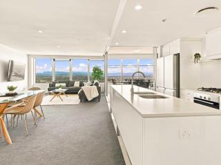 Luxury Living Above the Gold Coast Tallest Tower - 7