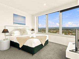 Luxury Living Above the Gold Coast Tallest Tower - 3