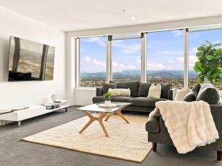 Luxury Living Above the Gold Coast Tallest Tower - 4