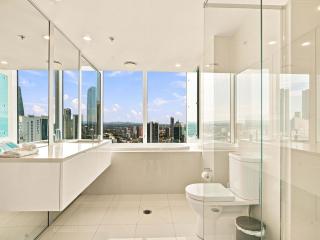 Luxury Living Above the Gold Coast Tallest Tower - 1