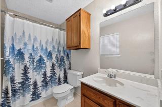 Cozy Condo N McAllen Walk to Bill Schup Park 103in Theater - 7