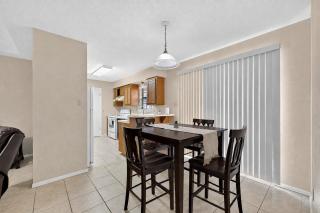 Cozy Condo N McAllen Walk to Bill Schup Park 103in Theater - 3