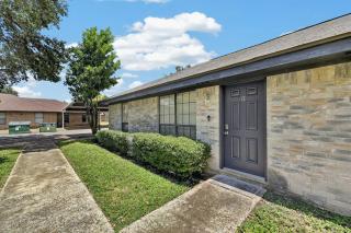 Cozy Condo N McAllen Walk to Bill Schup Park 103in Theater - 2