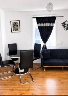 The Cosy stay is a two bedroom apartment located next to Forest Hill train station London, with quick access to the city and local landmarks - 2