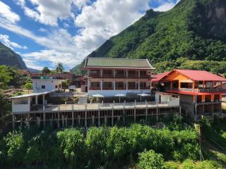 Rain forest river view house - 0