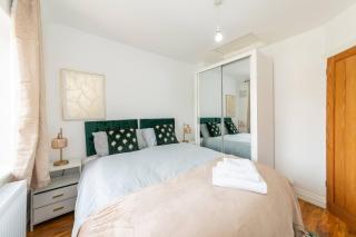 Spacious 5-Bedroom House in Berkshire - Perfect Family Retreat - 7