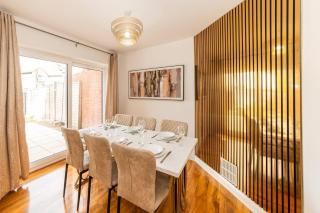Spacious 5-Bedroom House in Berkshire - Perfect Family Retreat - 6