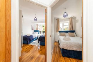 Spacious 5-Bedroom House in Berkshire - Perfect Family Retreat - 3