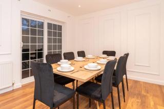 Spacious 4BR Home with Games Room Free Parking - 5