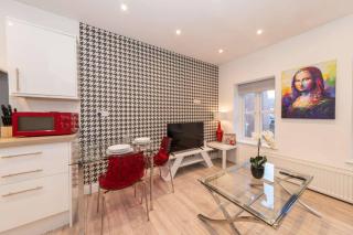 IBEX HOUSE Modern 2-Bed Flat Free Parking - 1